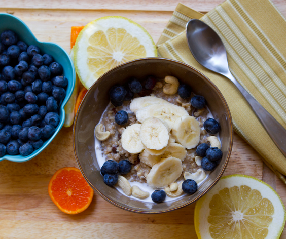 steel-oats-fruit-berries1, oatmeal, fruit, lower ldl cholesterol fast, normal cholesterol levels, blueberroes